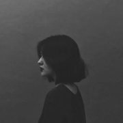 微信头像唯美意境黑白女，黑白气质女头像高清图片